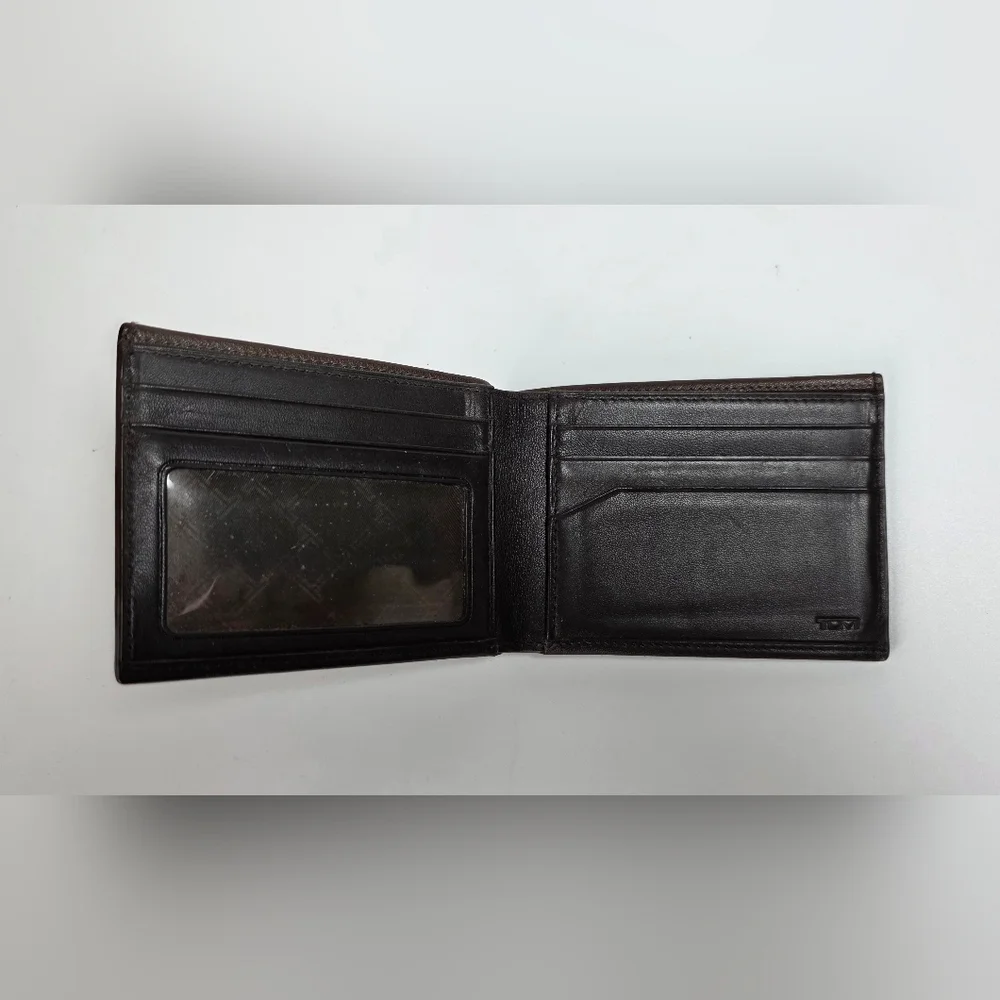 Tumi Bifold Men's Brown Leather Two Tone Wallet
